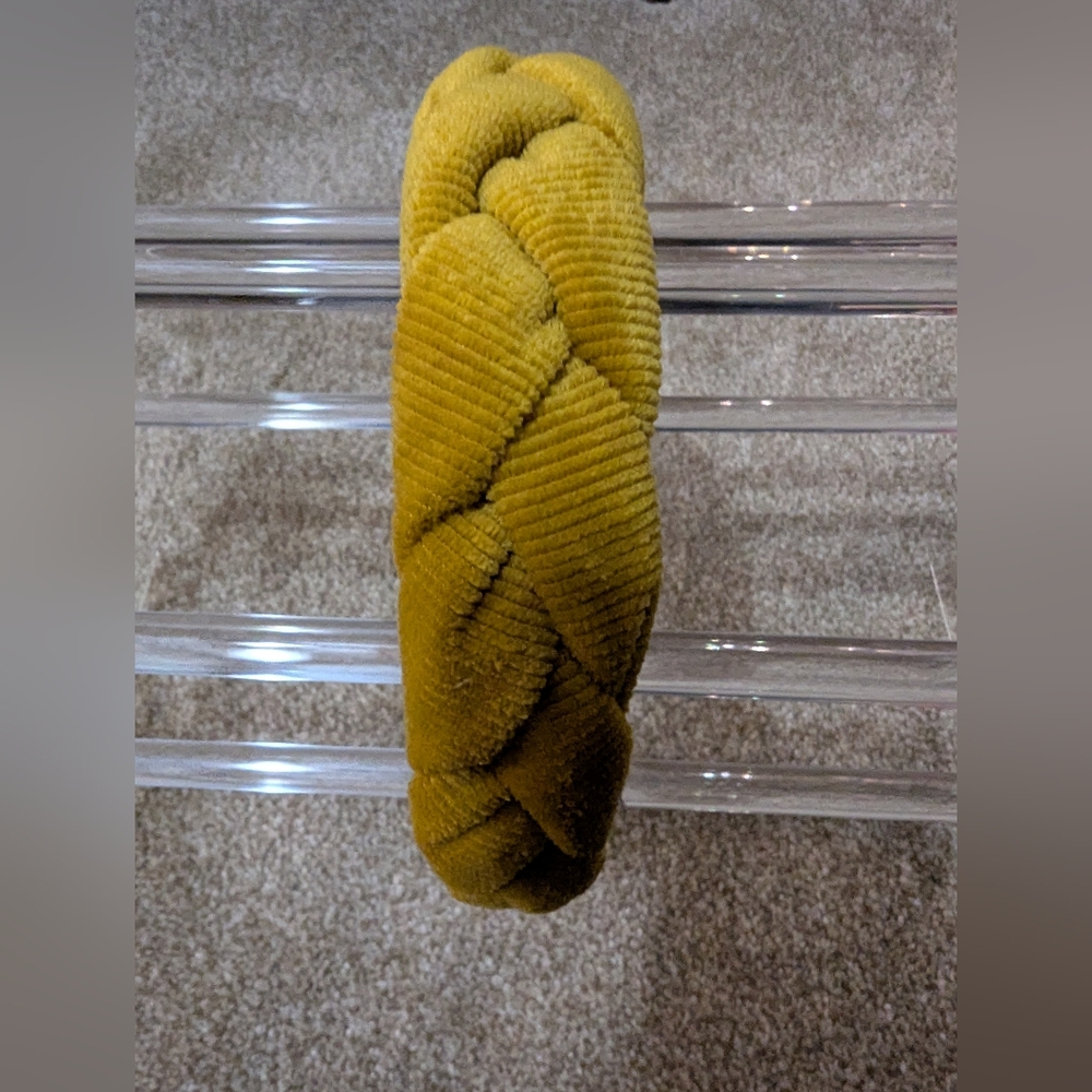 🦩NWT Claire's Girl's Plush Padded Velvey Mustard Yellow Headband